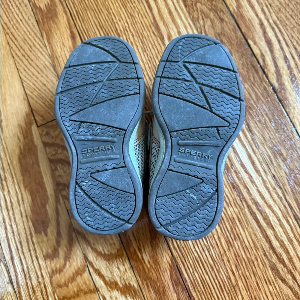 Sperry Kids Tan Boat Shoes size 7